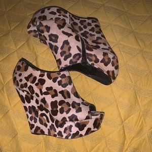 Steve Madden Leopard open booties!